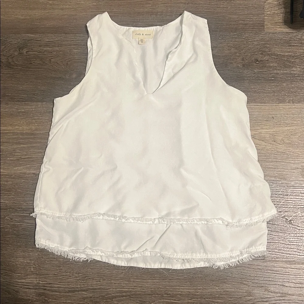 cloth & stone White Layered Sleeveless V-Neck Blouse - Picture 2 of 11